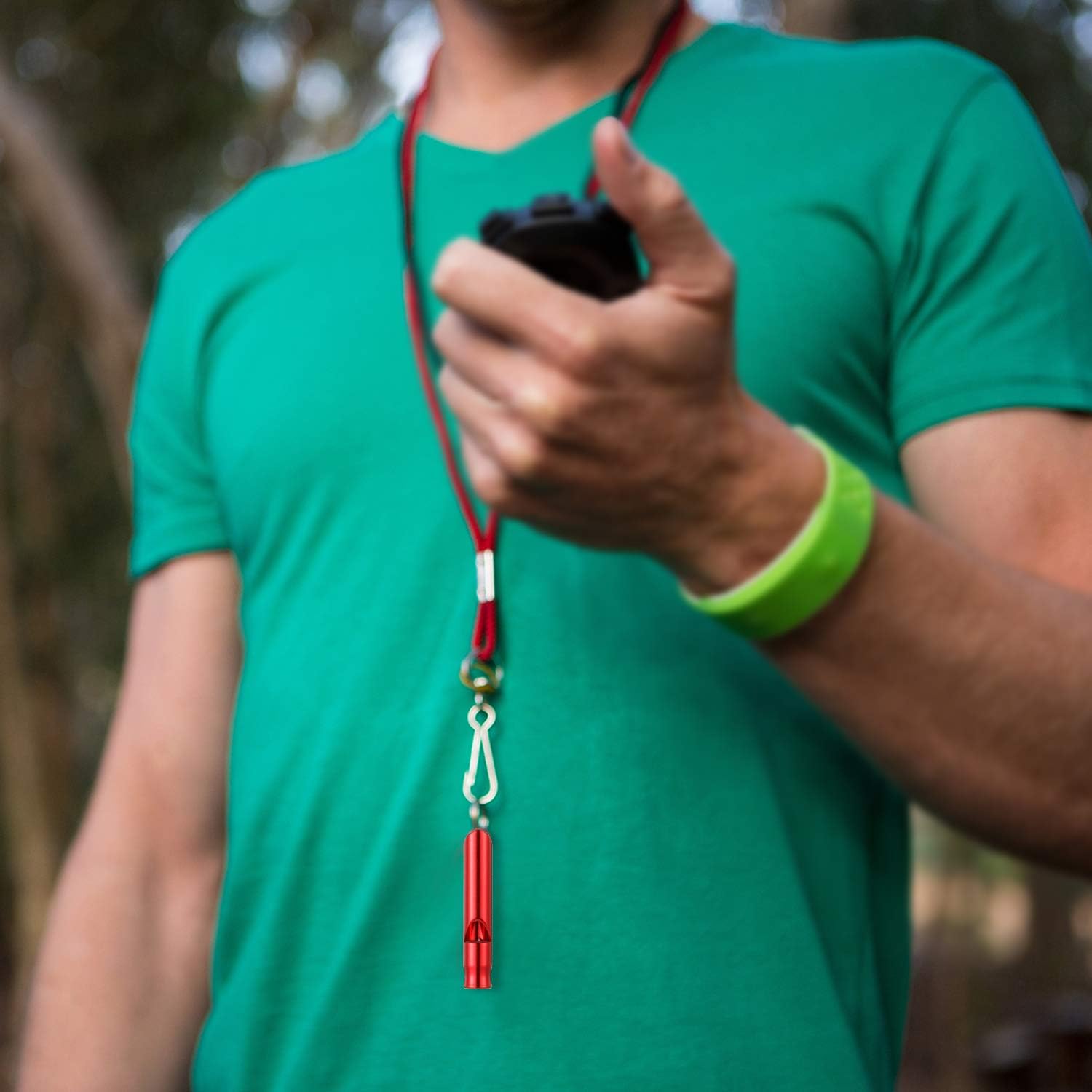 Sumind 49 Piece Emergency Whistle Set Aluminum Survival Whistles with Keychain 7 Colors